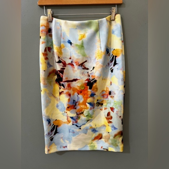 J.O.A floral front zip pencil skirt size medium excellent condition knee length - Picture 6 of 8